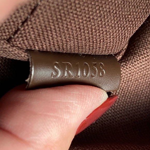 SOLD! Authentic Louis Vuitton
Damier Ebene Naviglio Messenger - Picture 9 of 17